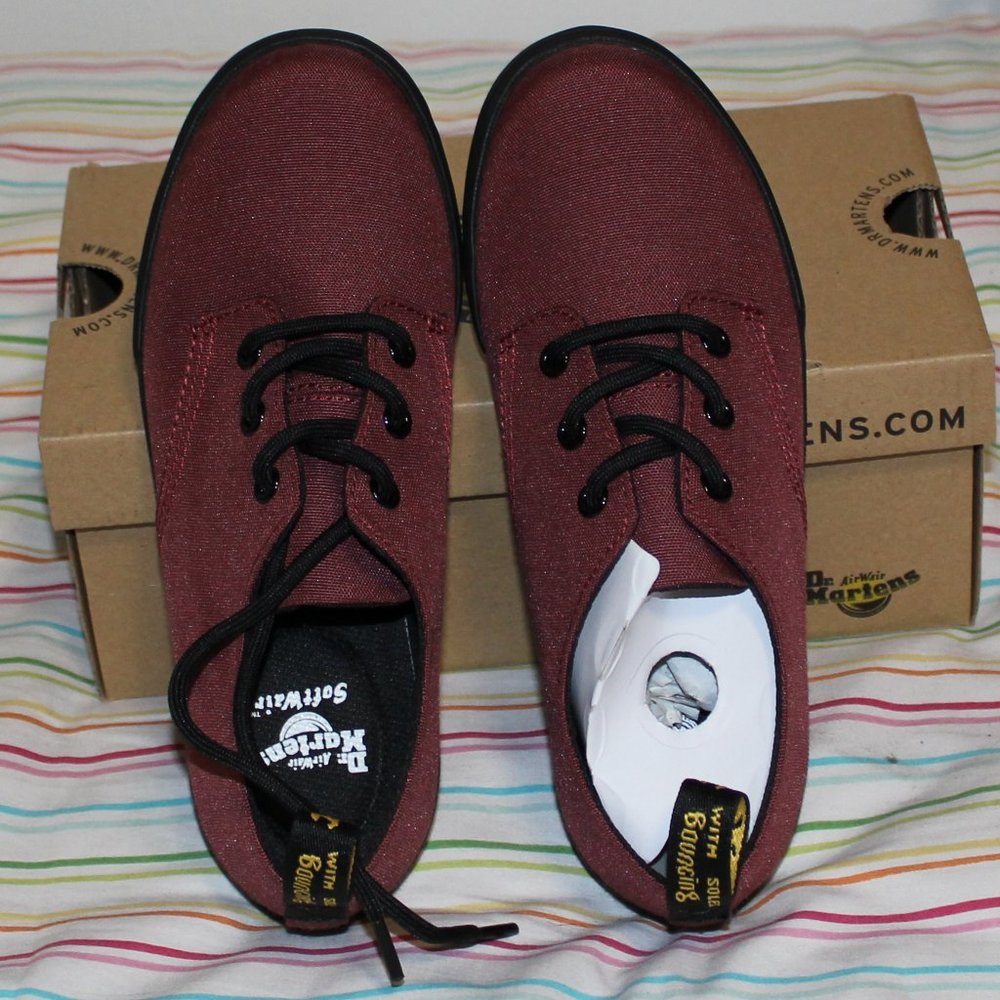 DR. MARTENS YOUTH SANTANITA IN CHERRY RED T CANVAS